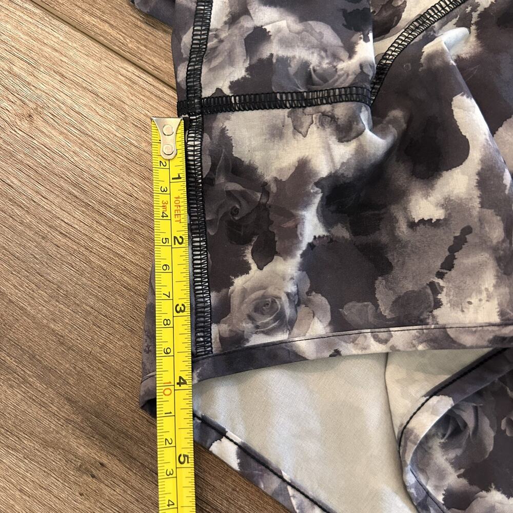 Lululemon Speed Up Short in Mini Obscured Black Size 8 Running - Picture 4 of 5